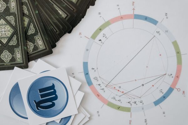Horoscop 18 septembrie 2026. Vărsător și Pești au de luat o decizie azi