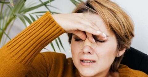 Inhalațiile cu aburi pot provoca arsuri. Ce poți face mai sigur pentru nasul înfundat