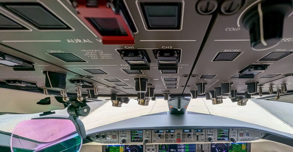 Mayday, pan-pan sau holding în avion. Cum recunoști o urgență și o procedură normală