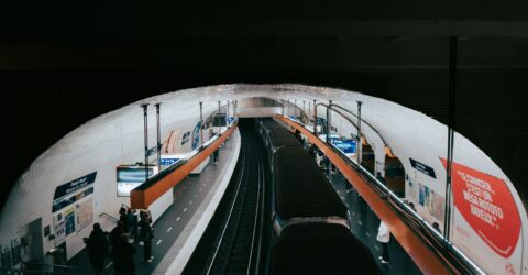 4 orașe istorice din Franța la aproximativ o oră de Paris. Cât costă trenul și cazarea