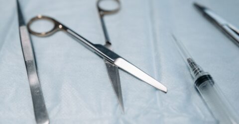 Îndepărtarea trompelor uterine ar putea scădea riscul de cancer ovarian cu 50%. Cui i se potrivește