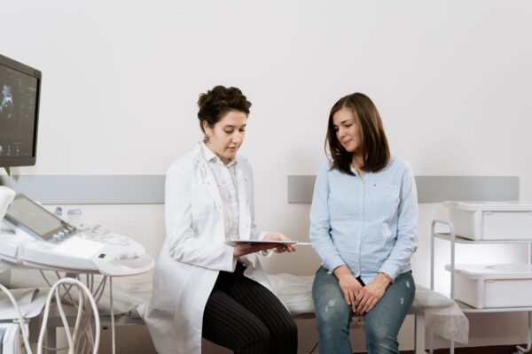 Sângerarea după menopauză și alte două schimbări intime care cer un consult
