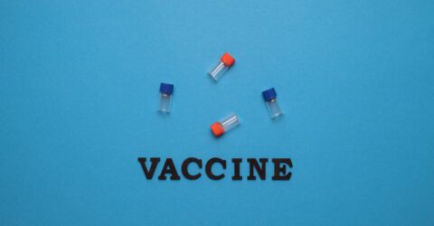 Vaccinul antigripal în doză mare este disponibil în România. Ce beneficiu sugerează studiile