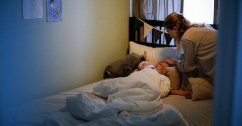 Vărsăturile la copii. Ce semne îți arată că e nevoie de un consult medical rapid