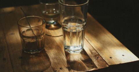 Cum îți organizezi consumul de apă, ceai și cafea pornind de la obiceiurile celor din Zonele Albastre