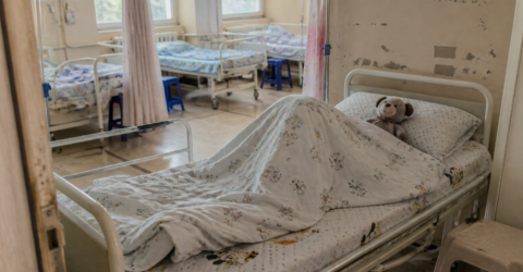 Hepatita A aglomerează secția de copii din Arad. Părinții celor expuși trebuie să vorbească repede cu medicul