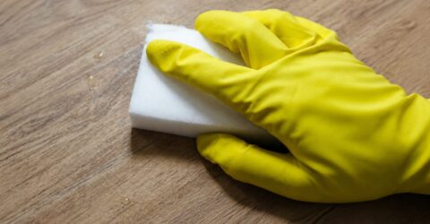 Buretele Magic Eraser poate mătui inoxul, ecranele și blaturile din piatră