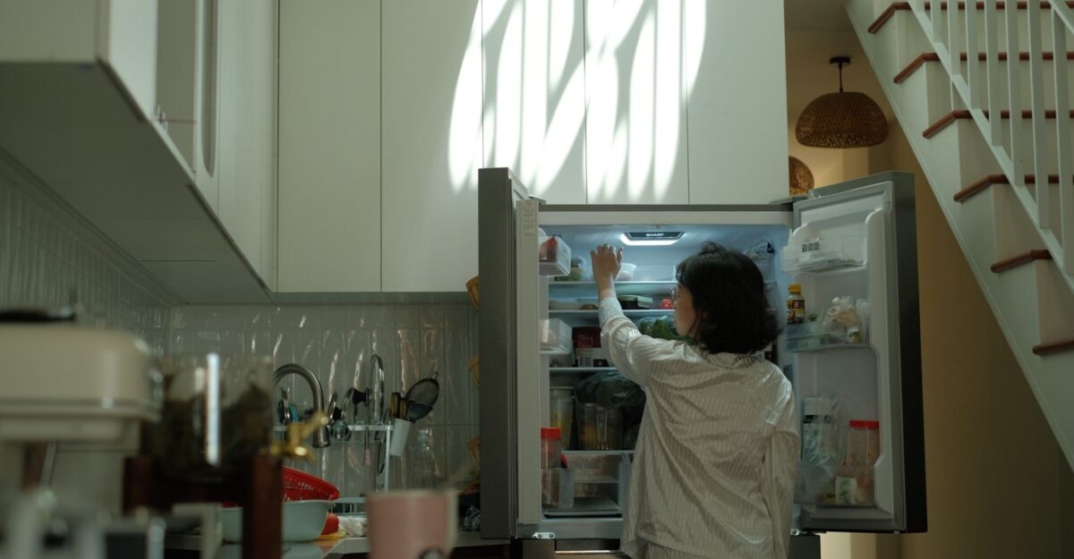 Mâncatul seara târziu se asociază cu un risc de boli ale ficatului cu până la 30% mai mare