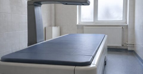 Osteoporoza provoacă zilnic 282 de fracturi în România. Cine poate face gratuit testul pentru oase