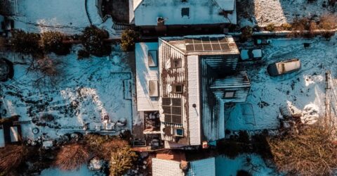 Ce faci cu panourile fotovoltaice înainte de frig. Verificările sigure, producția pe timp de iarnă și orele bune de consum