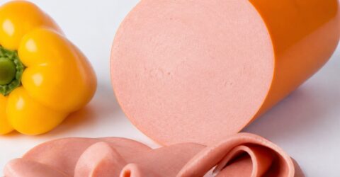 Un lot de parizer a fost retras după testul cu aproximativ 1% ADN de porc, deși eticheta indica 50% porc