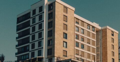 Pensionarea în străinătate cere mai mult decât venit lunar. Ce verifici dincolo de cei 920 de euro în Portugalia