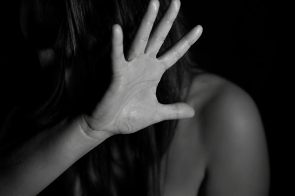 Poliția Română descrie verificările la domiciliu după o sesizare de violență domestică, chiar dacă victima nu cere ordin de protecție
