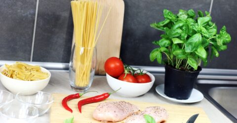Salmonella poate supraviețui la congelare. Ce recomandă DSVSA Buzău pentru gătire