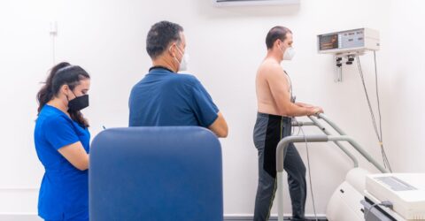 Când suni la 112 pentru simptome cardiace și ce verifici la medic chiar dacă te simți bine, de la 40 de ani