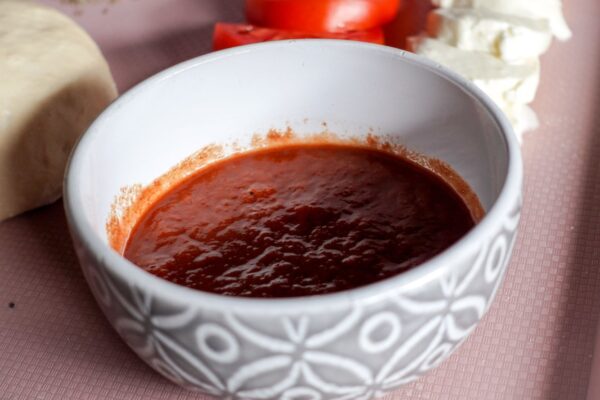 Cum pregătești un sos dens din 3 kilograme de roșii. Metoda lui Claudio Del Principe, fără blender