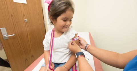 Când are copilul nevoie de două doze de vaccin antigripal și la ce interval se fac